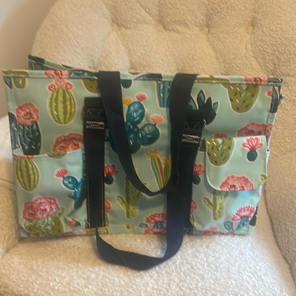 Tote 10x15 multiple outside pockets